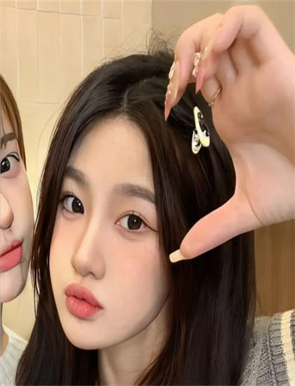 文化分析：《烈火中》中的文化符号与象征意义的解读 理解文化认同的建构过程